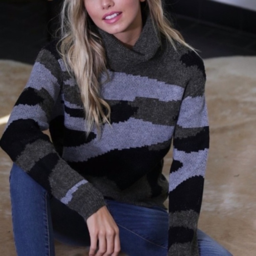 035 Cozy Camo Print Turtleneck Pullover Sweater